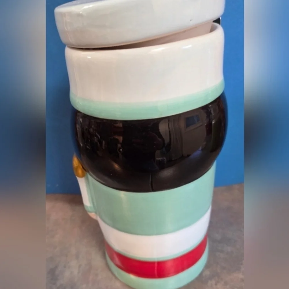 🔺️🆕️🔺️Kirklands Set Of Two, Nutcracker Candles.
